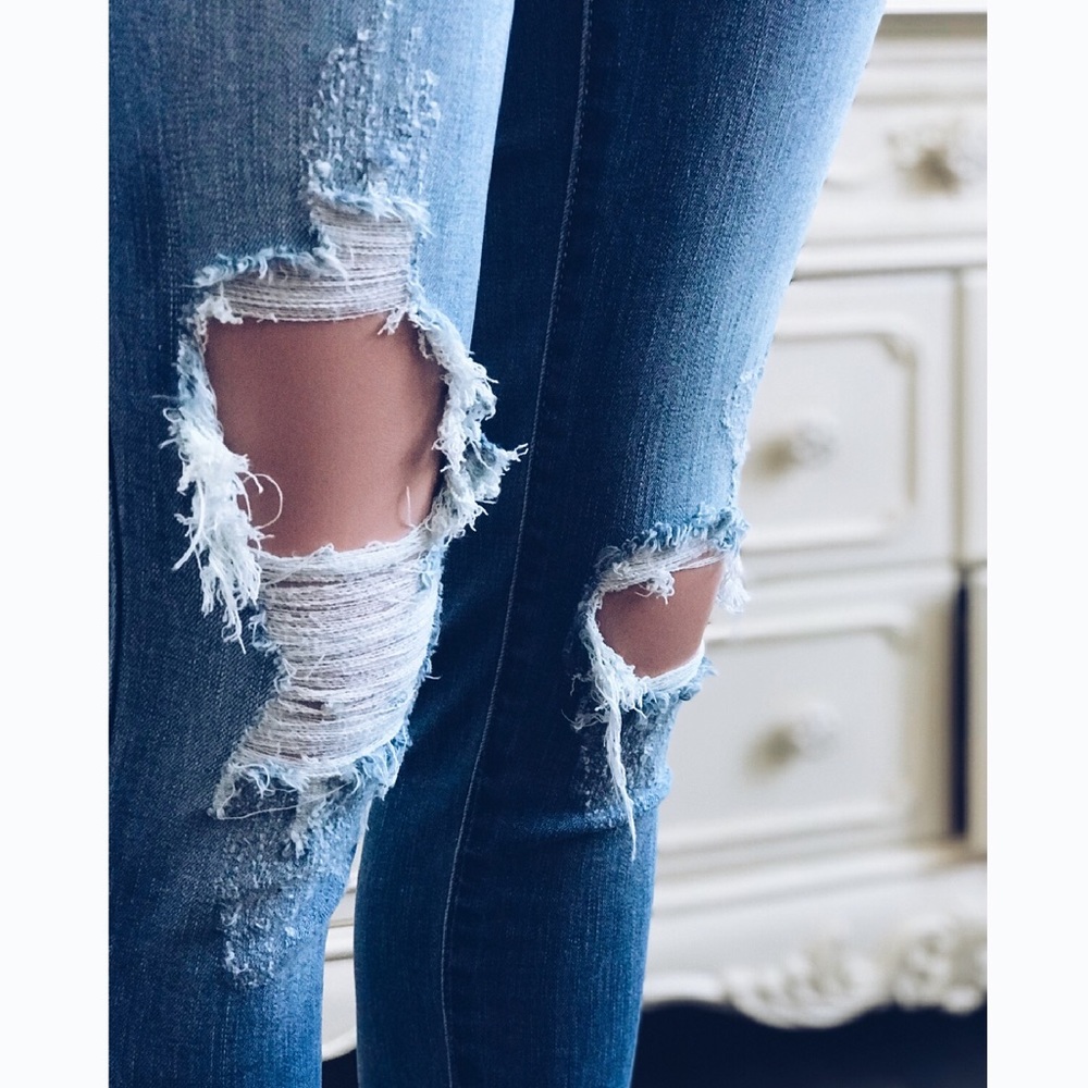 Distressed Denim Frayed Hem Ankle Skinny Jeans - Picture 2 of 9